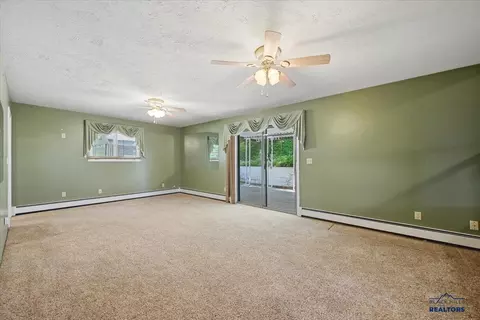 Living - 135 Ash Ct, Spearfish, SD 57783 photo 4 of 5