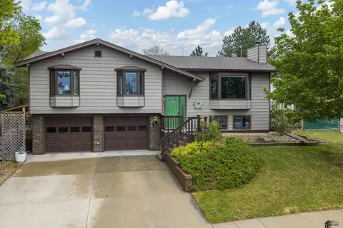 2518 Junction Dr, Rapid City, SD 57702