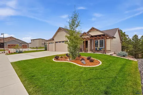 5821 Regal Ct, Rapid City, SD 57702