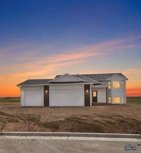 616 Bull Run Dr, Box Elder, SD 57719