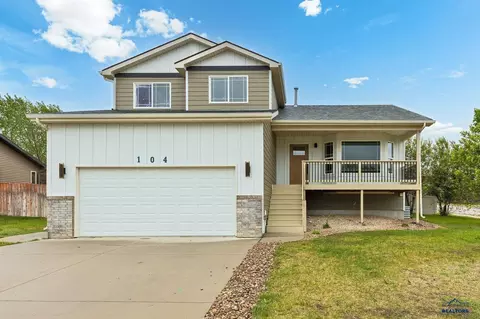 104 Savoy Cir, Rapid City, SD 57701