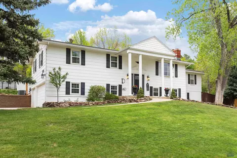 3002 Heidiway Ln, Rapid City, SD 57702