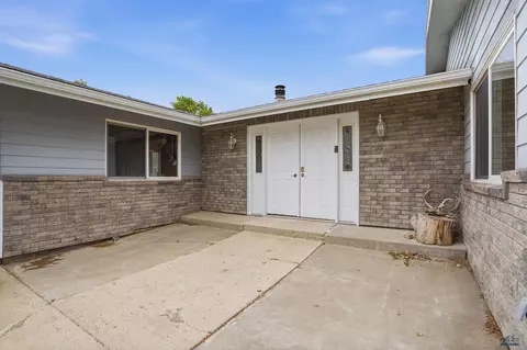 Exterior - 810 Dorothy St, Wall, SD 57790 photo 4 of 9