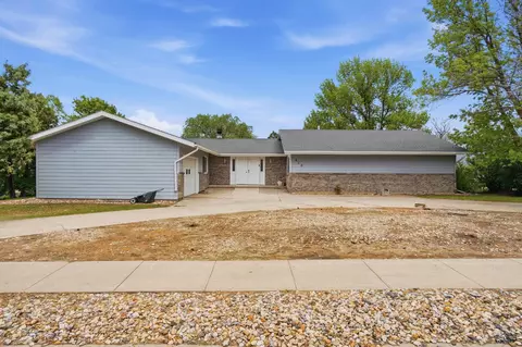 810 Dorothy St, Wall, SD 57790