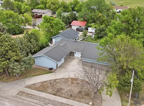 810 Dorothy St, Wall, SD 57790