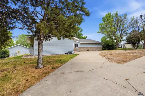 Exterior - 810 Dorothy St, Wall, SD 57790 photo 2 of 9