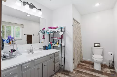 Bath - 810 Dorothy St, Wall, SD 57790 photo 1 of 3