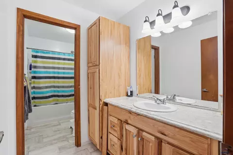 Bath - 810 Dorothy St, Wall, SD 57790 photo 2 of 3