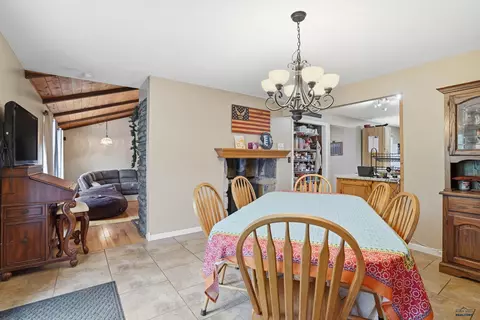 Dining - 810 Dorothy St, Wall, SD 57790 photo 2 of 2