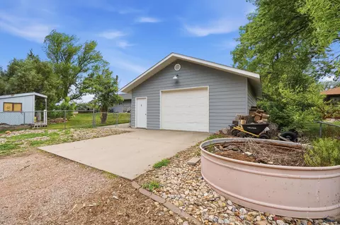 Exterior - 810 Dorothy St, Wall, SD 57790 photo 6 of 9
