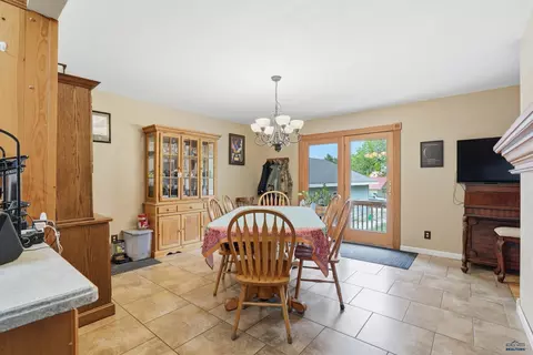 Dining - 810 Dorothy St, Wall, SD 57790 photo 1 of 2
