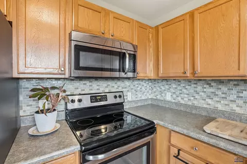 Kitchen - 3915 Gallatin Ave, Spearfish, SD 57783 photo 3 of 3