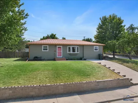 1000 Roberts, Belle Fourche, SD 57717 photo 14