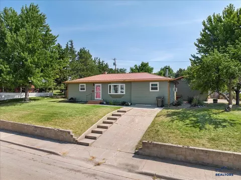 1000 Roberts, Belle Fourche, SD 57717 photo 3