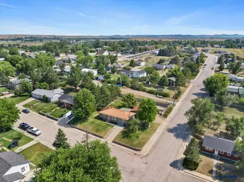1000 Roberts, Belle Fourche, SD 57717 photo 5