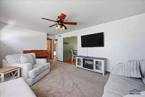 1000 Roberts, Belle Fourche, SD 57717 photo 19