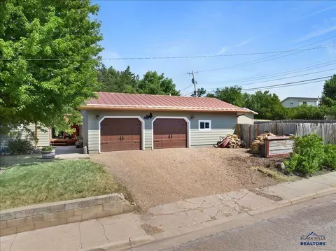 1000 Roberts, Belle Fourche, SD 57717 photo 4