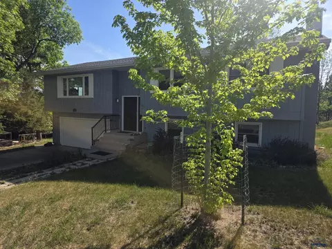3120 Iris Dr, Rapid City, SD 57702
