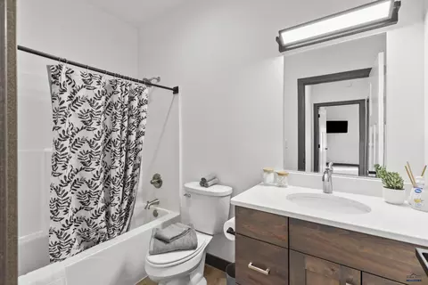 Bath - 6420 Anderson Rd, Summerset, SD 57718 photo 5 of 5