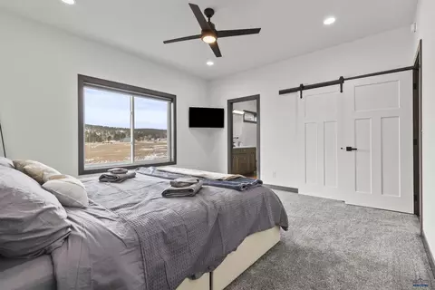 Bedroom - 6420 Anderson Rd, Summerset, SD 57718 photo 1 of 6