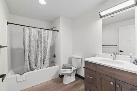 Bath - 6420 Anderson Rd, Summerset, SD 57718 photo 4 of 5