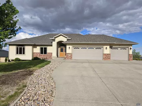 4920 Enchanted Pines Dr, Rapid City, SD 57701