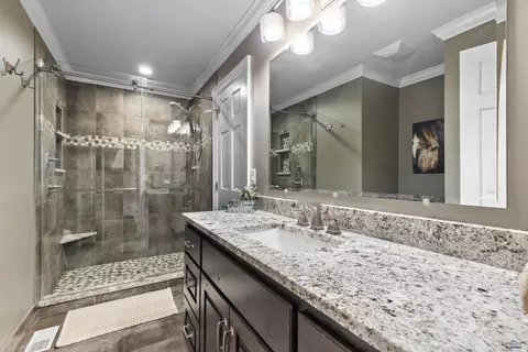 Bath - 10726 Connemara Ln, Lead, SD 57754 photo 4 of 5