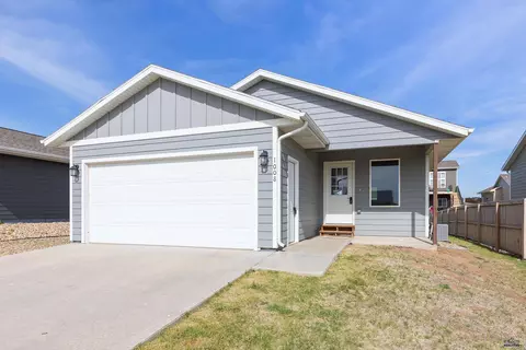1008 Diamond Ridge Blvd, Rapid City, SD 57703