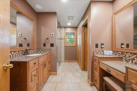 Bath - 811 Yuma St, Belle Fourche, SD 57717 photo 6 of 6