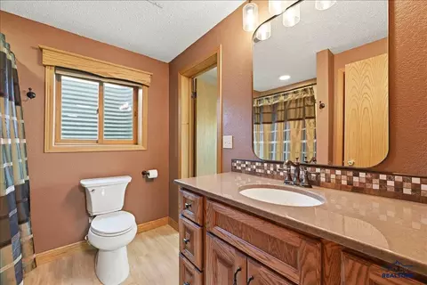 Bath - 811 Yuma St, Belle Fourche, SD 57717 photo 3 of 6
