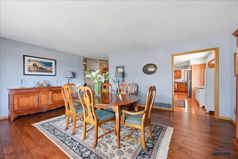 811 Yuma St, Belle Fourche, SD 57717 photo 8