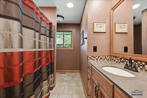 Bath - 811 Yuma St, Belle Fourche, SD 57717 photo 5 of 6