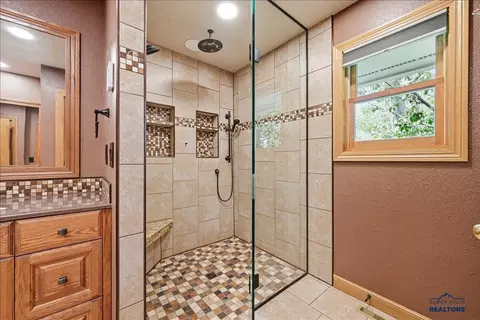 Bath - 811 Yuma St, Belle Fourche, SD 57717 photo 2 of 6