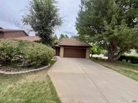 4802 Galena Dr, Rapid City, SD 57702