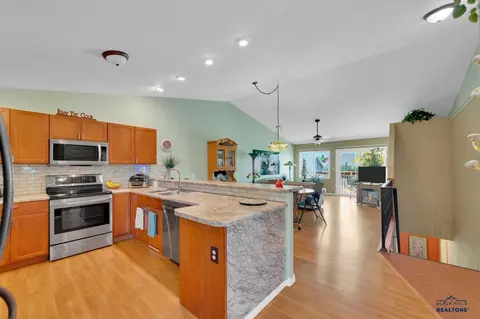 6808 Cambridge Ct, Summerset, SD 57718 photo 2