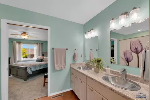 Bath - 6808 Cambridge Ct, Summerset, SD 57718 photo 1 of 4