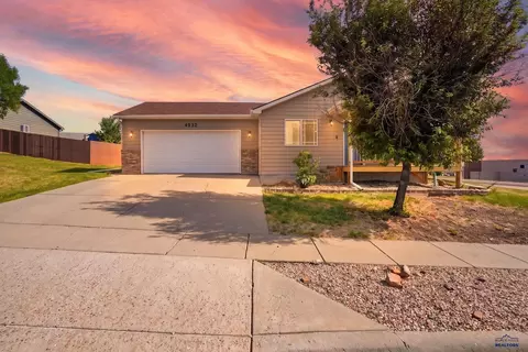 4932 S Pointe Dr, Rapid City, SD 57701