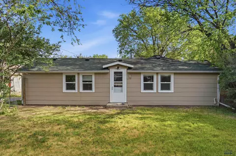 818 Kingsbury St # A, Belle Fourche, SD 57717