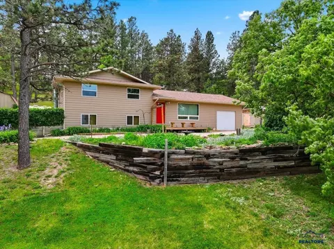 8933 Ridge Trl, Sturgis, SD 57785