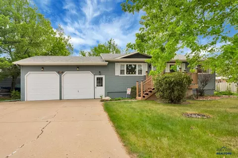 4615 Meadowland Dr, Rapid City, SD 57703