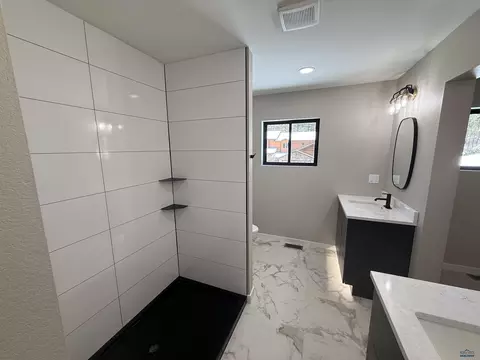 Bath - 24225 Granite Point Ct, Keystone, SD 57751 photo 2 of 3
