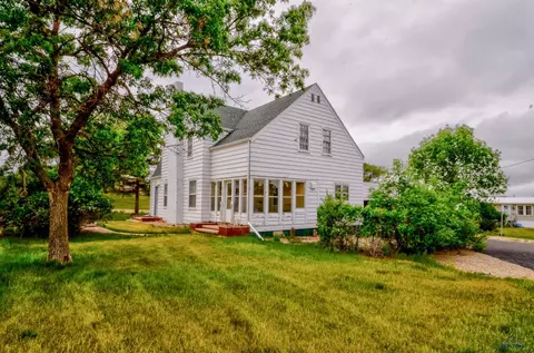 210 W 2nd St, Presho, SD 57568