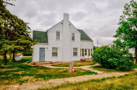 Exterior - 210 W 2nd St, Presho, SD 57568 photo 2 of 4