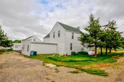 Exterior - 210 W 2nd St, Presho, SD 57568 photo 3 of 4