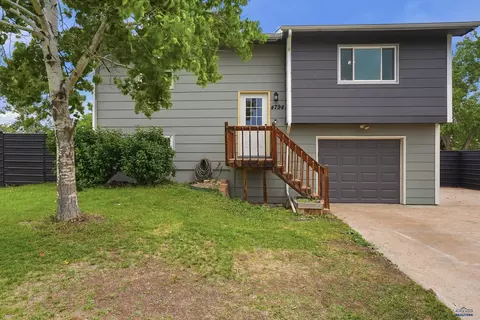 4794 Trail Dr, Rapid City, SD 57703