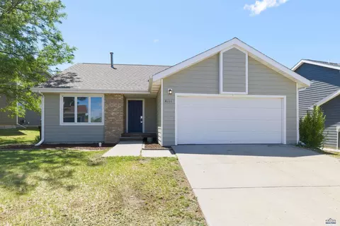 4111 Wild Flower Dr, Rapid City, SD 57701
