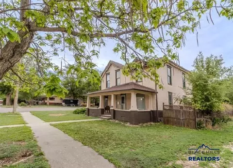 201 S 6th St, Hot Springs, SD 57747