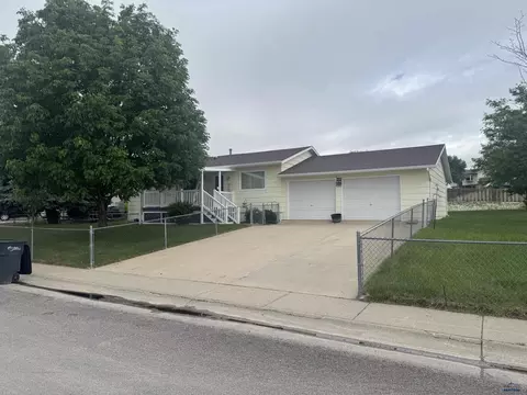 5712 Meadow Rdg, Rapid City, SD 57703