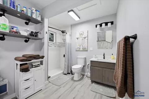 Bath - 20953 Maitland Rd, Lead, SD 57754 photo 1 of 1