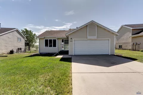 1242 Range View Cir, Rapid City, SD 57701